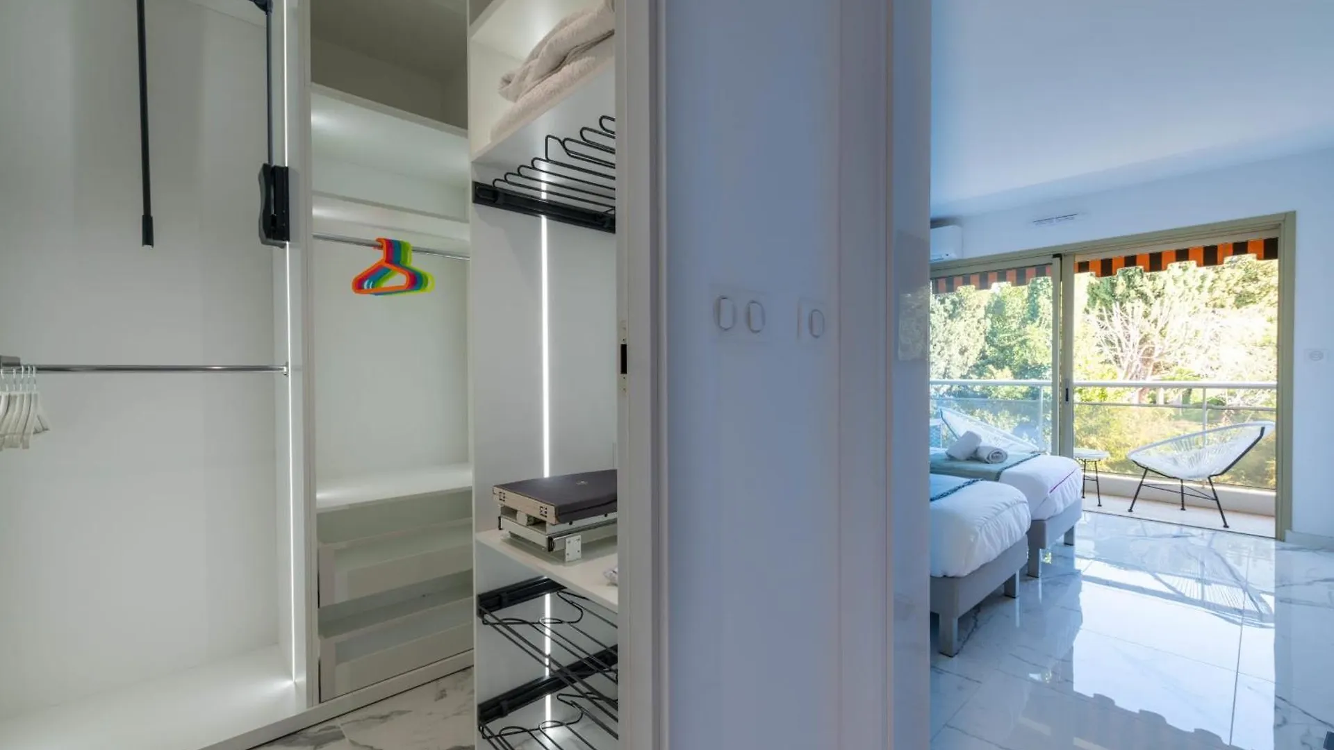 Spacious 2-Br Apartment In A Residence With Pool Cannes
