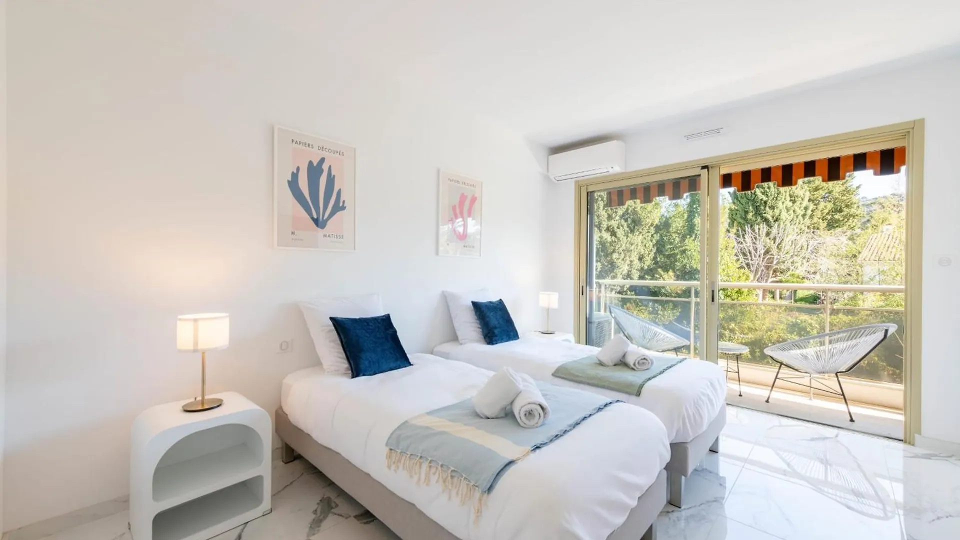Spacious 2-Br Apartment In A Residence With Pool Cannes