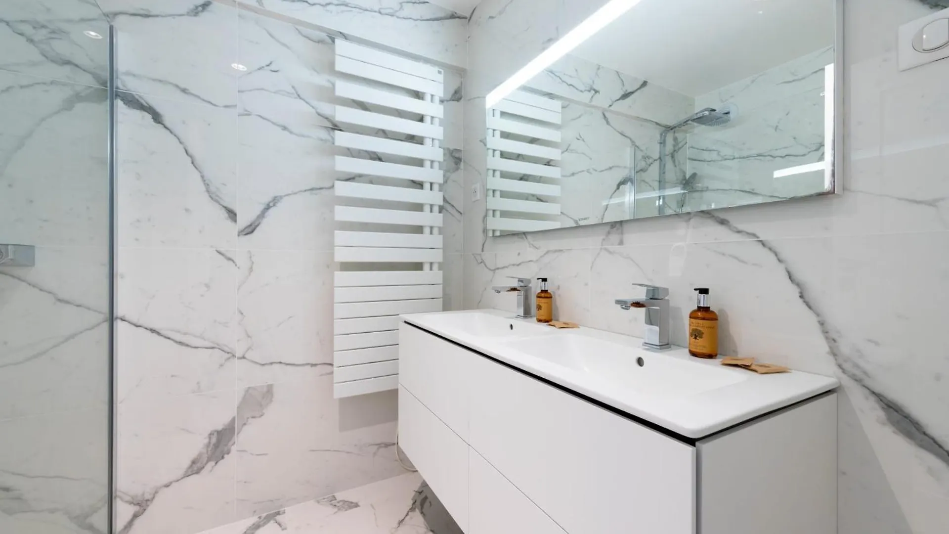 Spacious 2-Br Apartment In A Residence With Pool Cannes