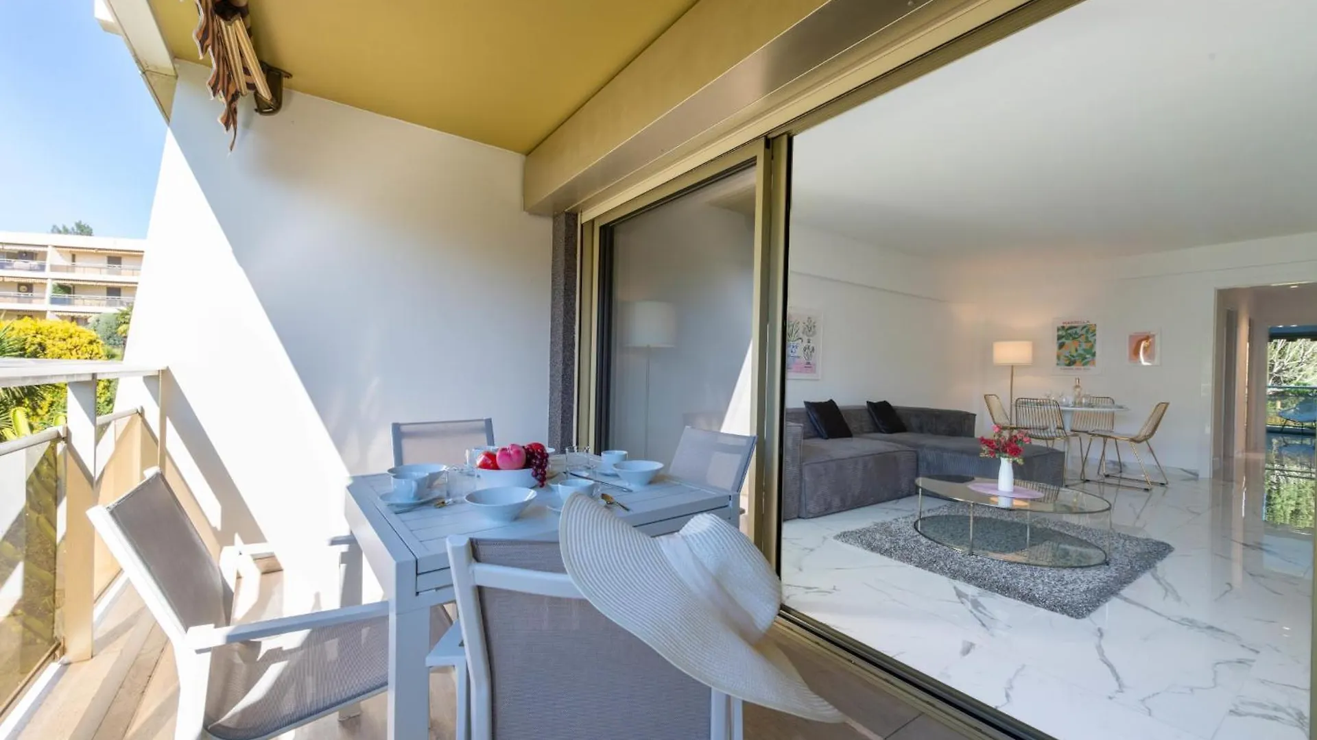 Spacious 2-Br Apartment In A Residence With Pool Cannes