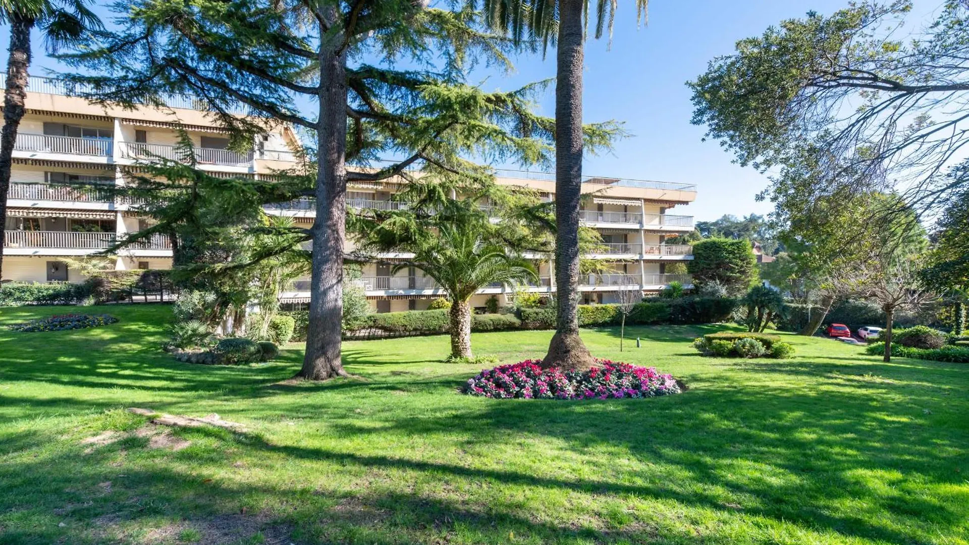 Spacious 2-Br Apartment In A Residence With Pool Cannes 0*,  France