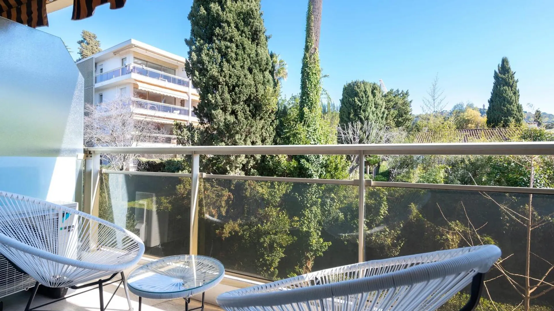 Spacious 2-Br Apartment In A Residence With Pool Cannes