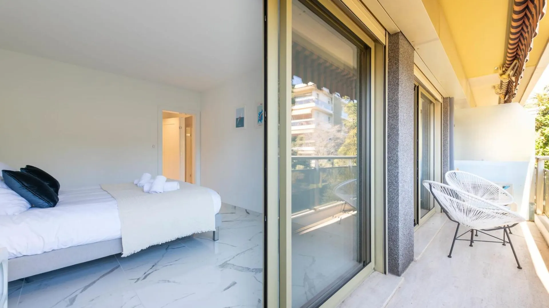 Spacious 2-Br Apartment In A Residence With Pool Cannes 0*,