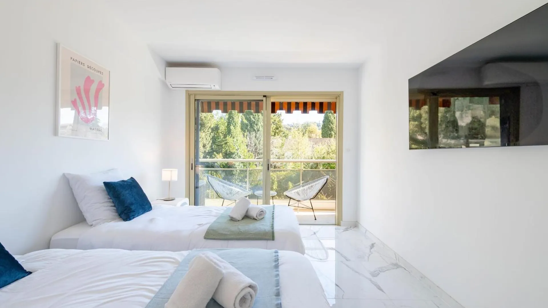 Spacious 2-Br Apartment In A Residence With Pool Cannes 0*,
