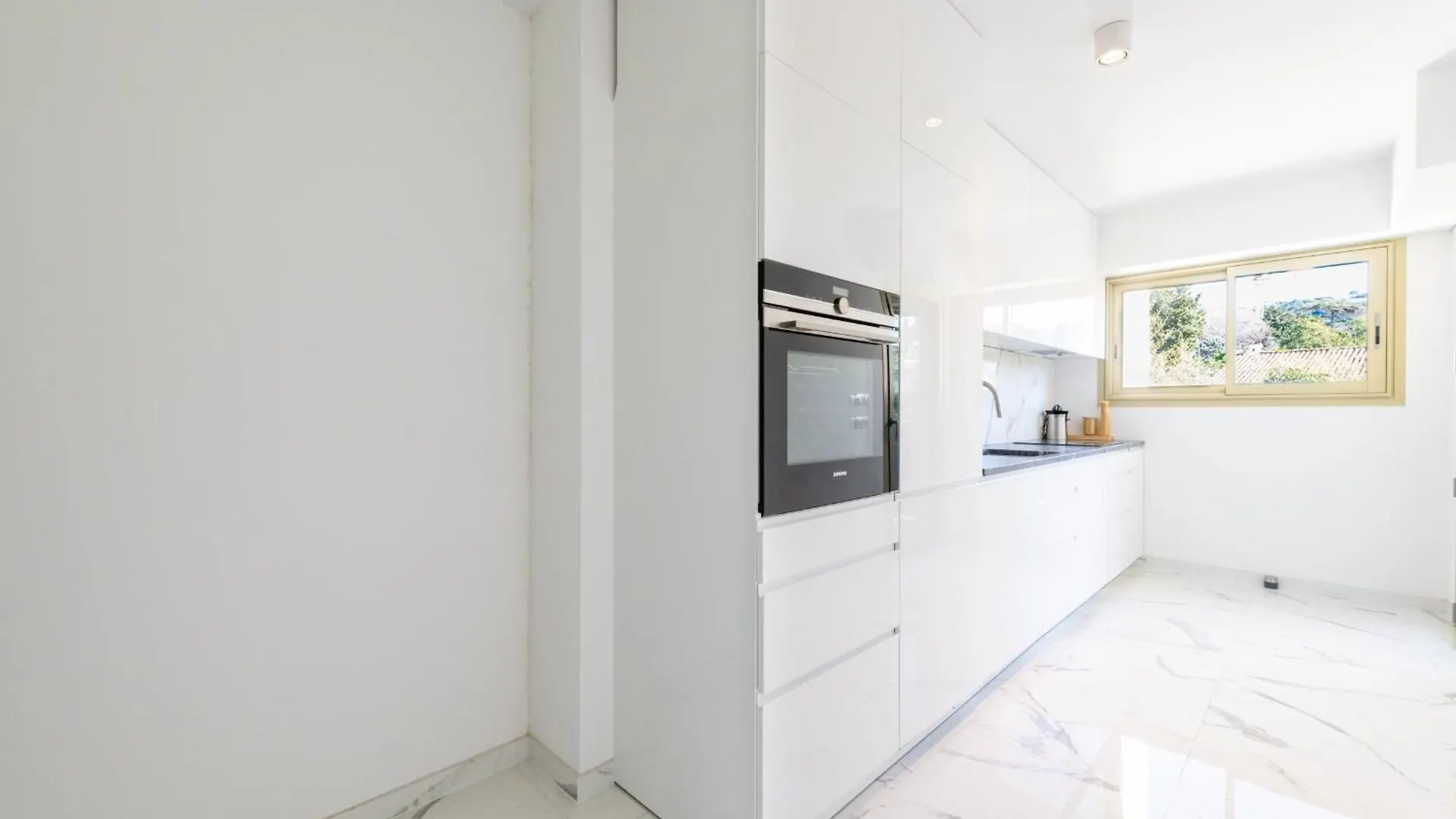 Spacious 2-Br Apartment In A Residence With Pool Cannes