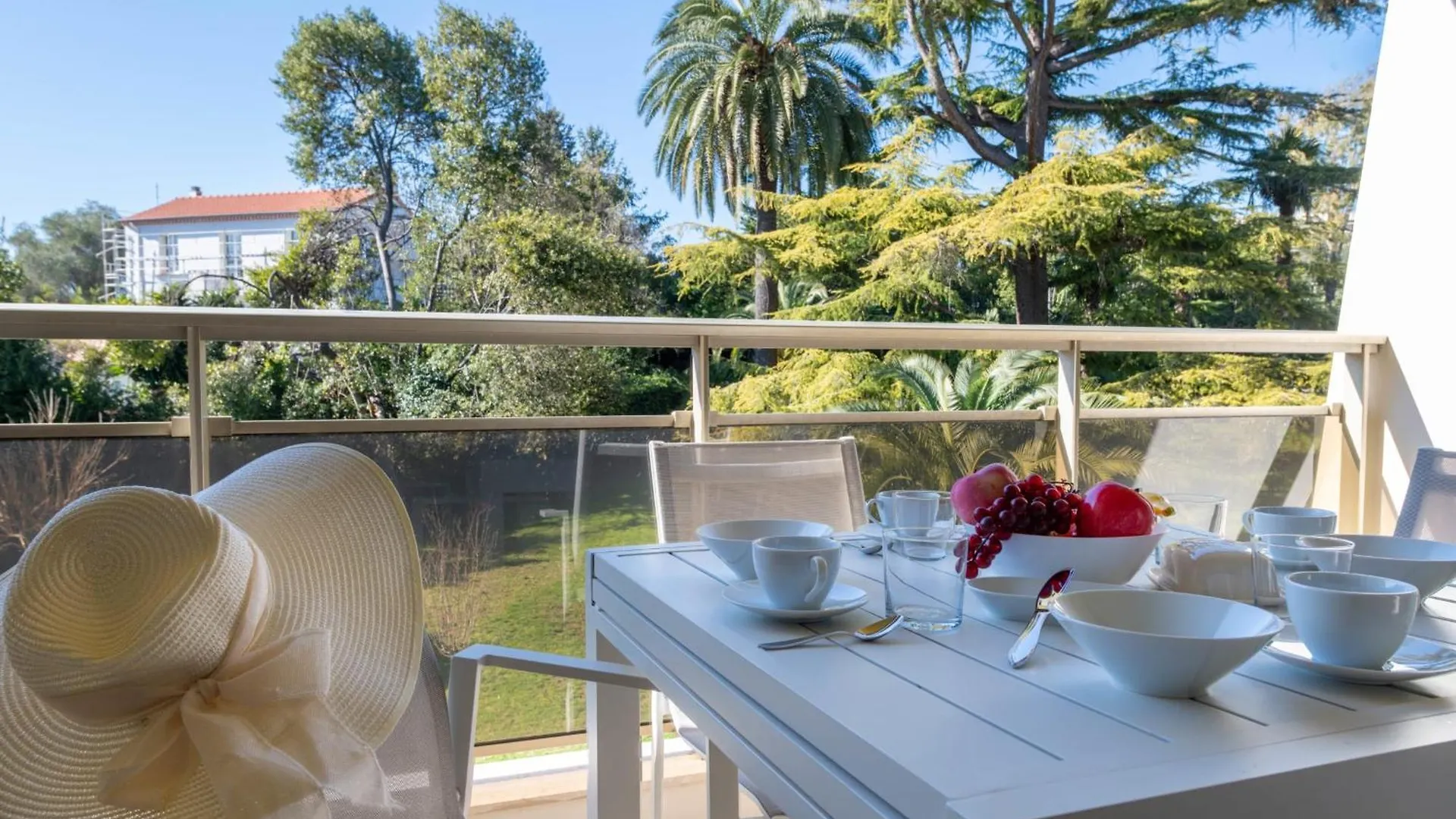 Spacious 2-Br Apartment In A Residence With Pool Cannes